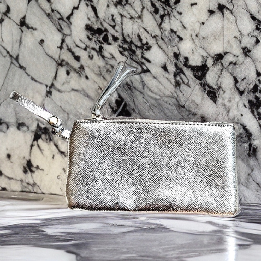 ⭐️ 5 for $25 EIGHT by Under One Sky Silver Small Purse Cosmetics Bag - Picture 7 of 9